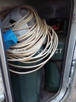 Il link porta ad un ingrandimento della foto dell'interno del nostro camper, si vede il govone con bombole gas e prolunghe elettriche