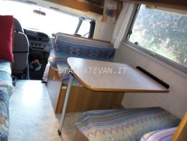 Il link porta ad un ingrandimento della foto dell'interno del nostro camper, si vede il tavolo/letto matrimoniale